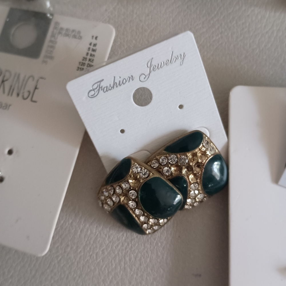 New Earings Bundle - Picture 9 of 16